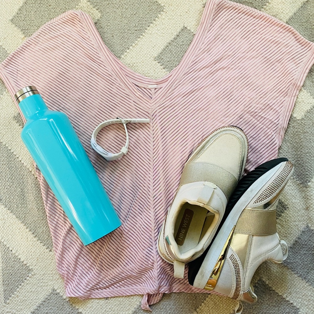 EUC Lululemon Ahead by Miles Pink Mesh Stripe Short Sleeve Size 6